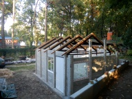 Gartenhäuser aus SteinFertigteilen komplett mit liefern und montieren.